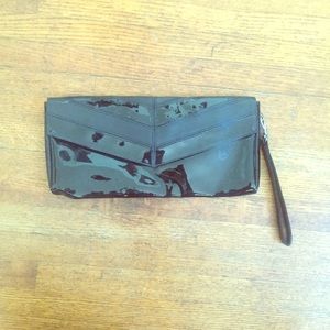 ✨🎁✨ Black patent hand clutch